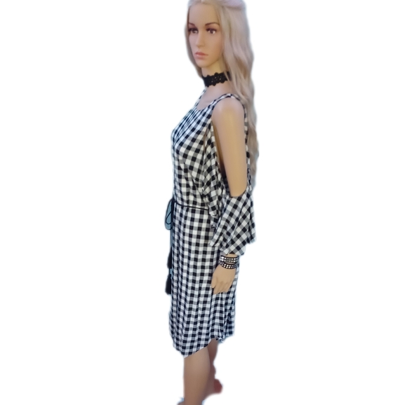 NEW!Karen Kane M or XL cold shoulder dress - Picture 3 of 9